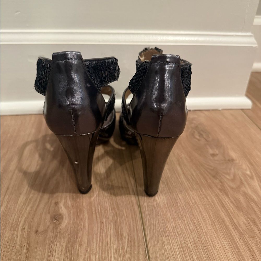 Michael Kors Glittering Silver Heels with Zipper in the front - Picture 4 of 7